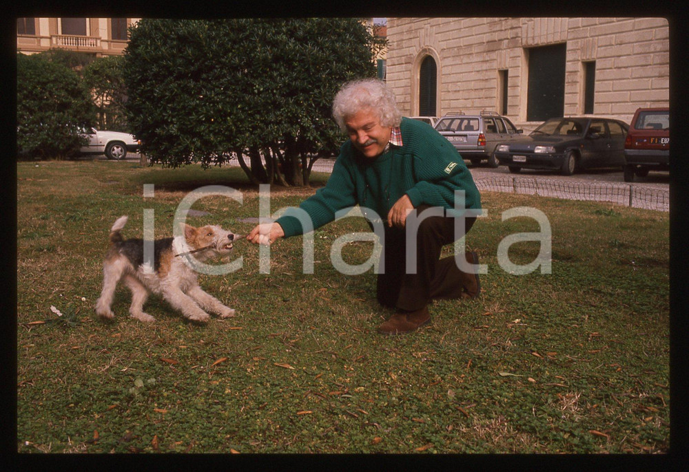  35mm vintage slide* 1990ca ITALIA COSTUME Bruno LAUZI gioca con il suo cane (9)