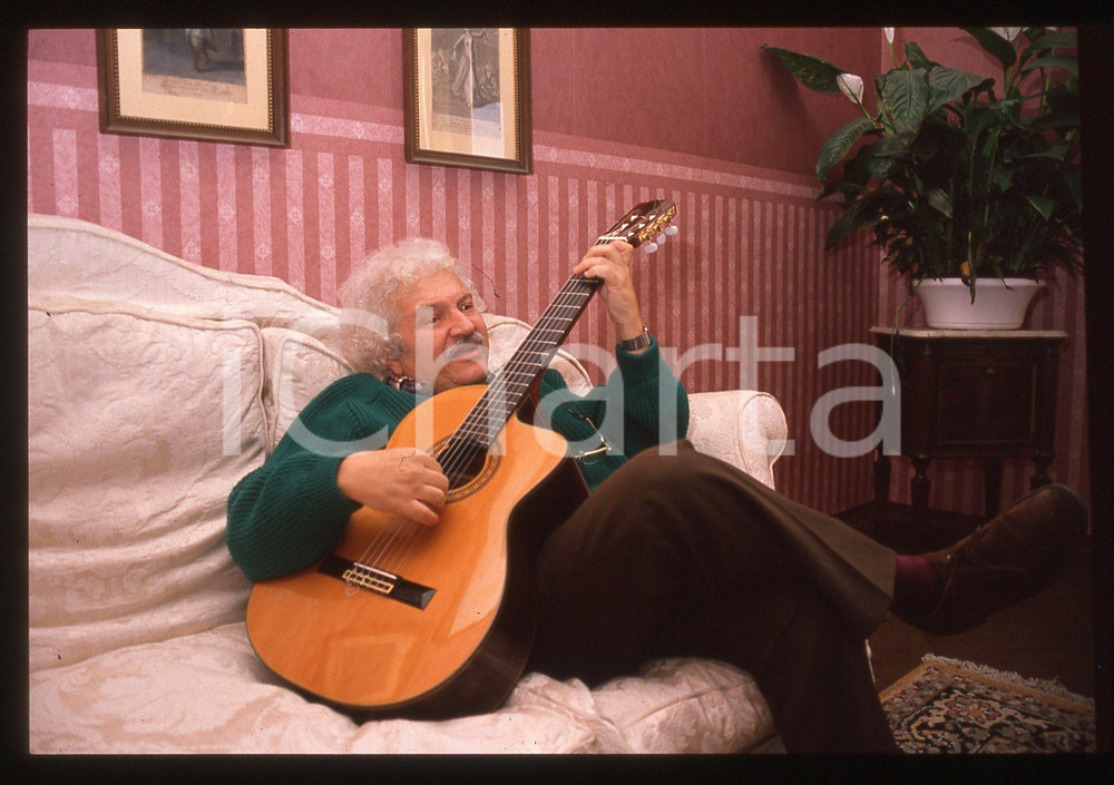  35mm vintage slide* 1995ca ITALIA MUSICA Bruno LAUZI Ritratto con chitarra (22)