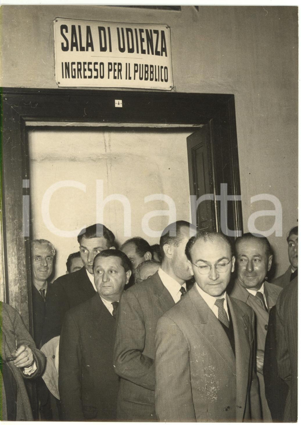 1953 NOVARA - Omicidio maggiore William HOLOHAN - Pubblico lascia l'aula *Foto