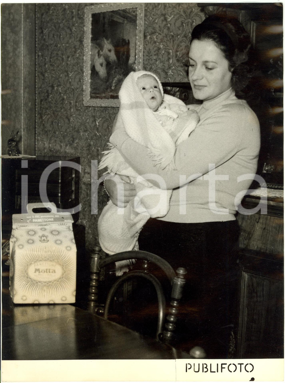 1953 GENOVA Albina CAPRILE con la figlia torna a casa dopo il processo (3) *Foto