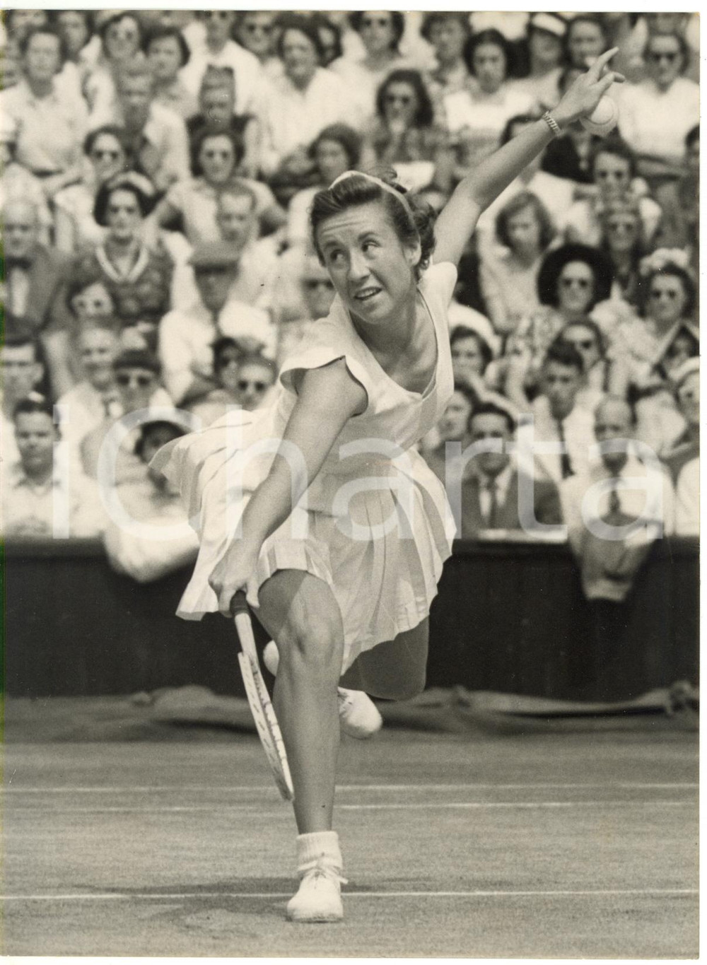 1953 LONDON WIMBLEDON Centre Court - Maureen CONNOLLY wins against Doris HART
