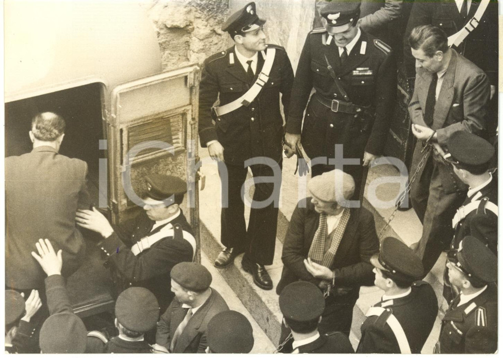 1950 PALERMO Processo BANDA GIULIANO - CARABINIERI scortano gli imputati *Foto