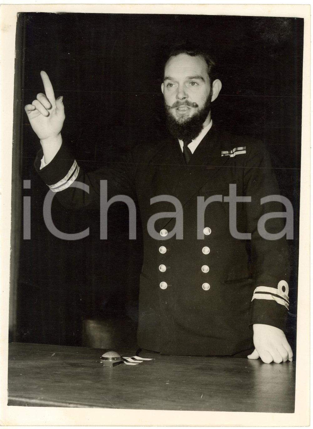1954 LONDON - Lieutenant Dennis LANKFORD ex-prisoner of war in KOREA *Photo