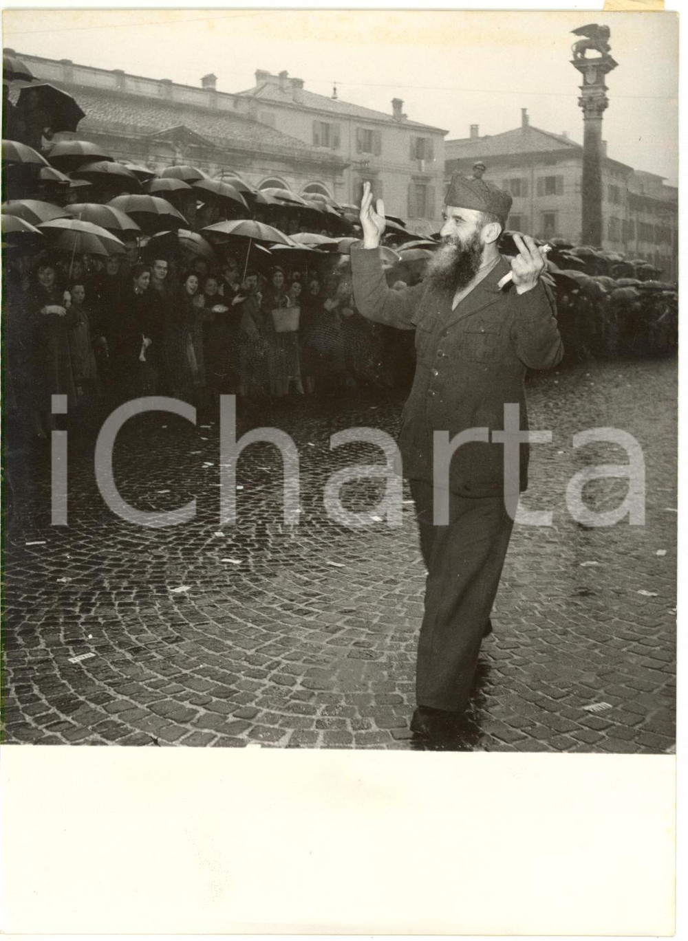 1954 UDINE - Folla accoglie Pietro ALAGIANI reduce dalle prigioni sovietiche