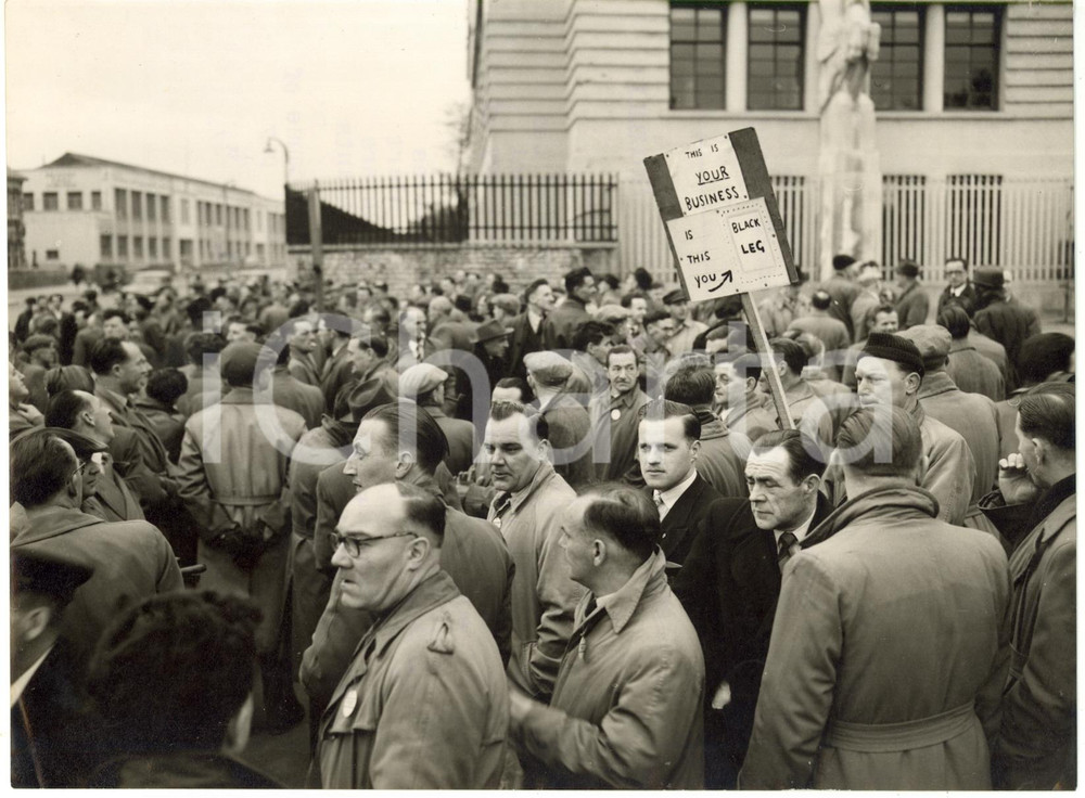 1957 BRISTOL AEROPLANE COMPANY - Placard against blacklegging during a strike