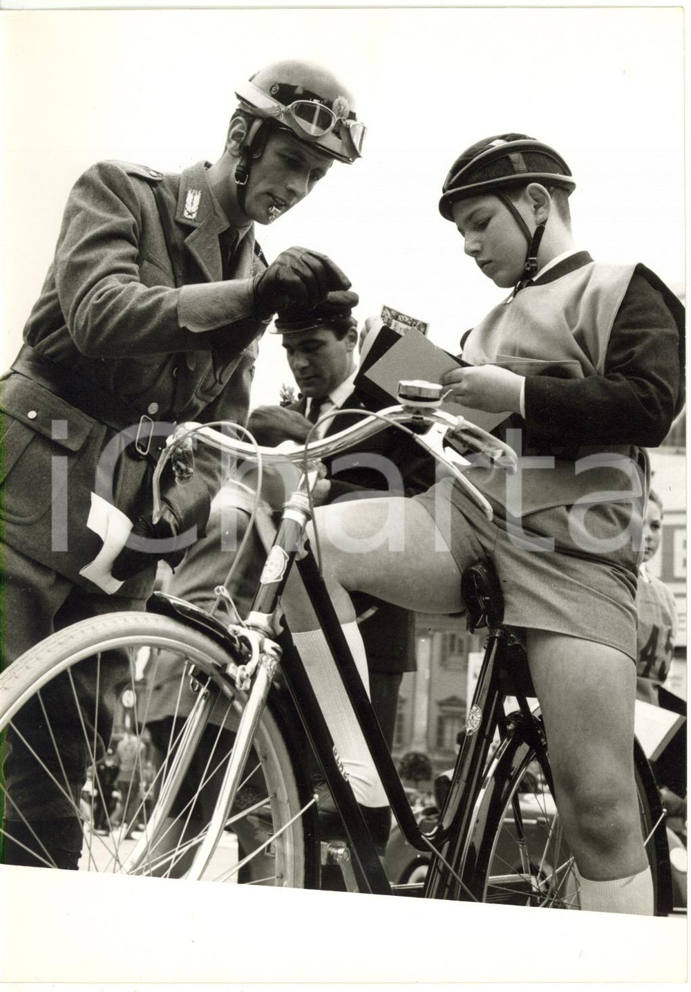 1957 MILANO Piazza Duomo - ACI Finali regionali concorso educazione stradale