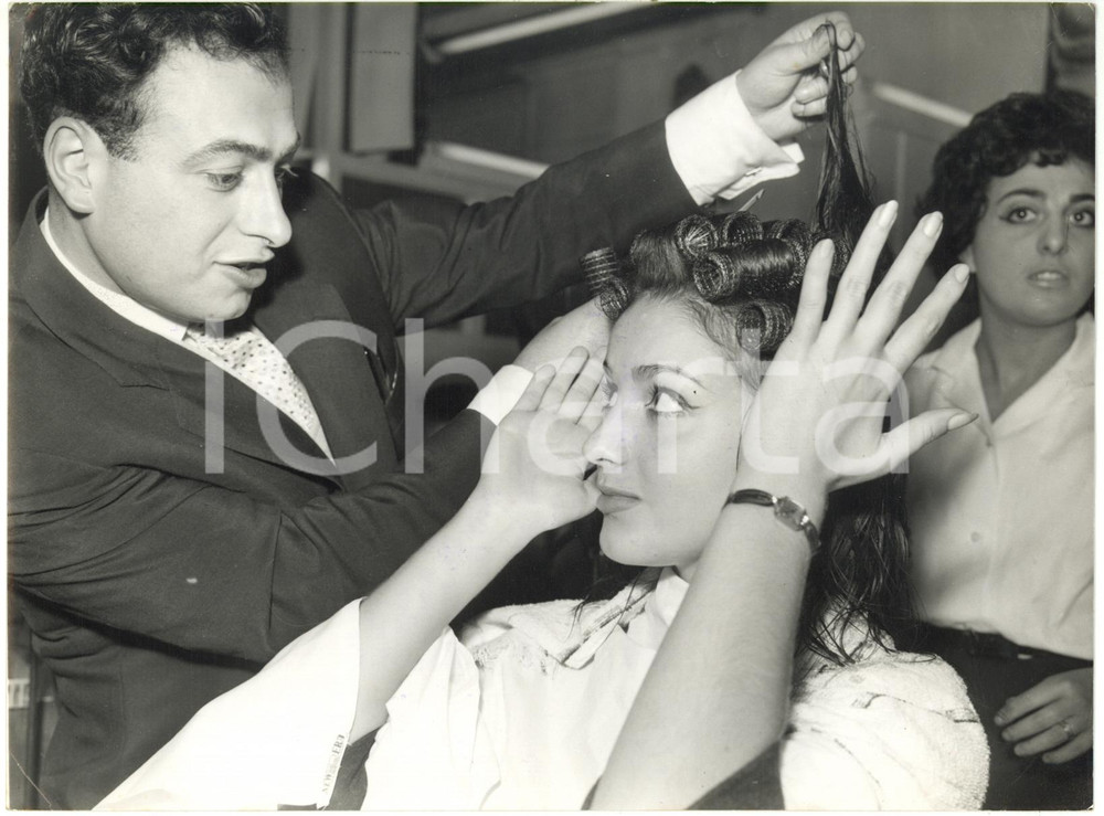 1959 LONDRA Miss Mondo - Parrucchiere Leonard TAYLOR prepara Paola FALCHI *Foto