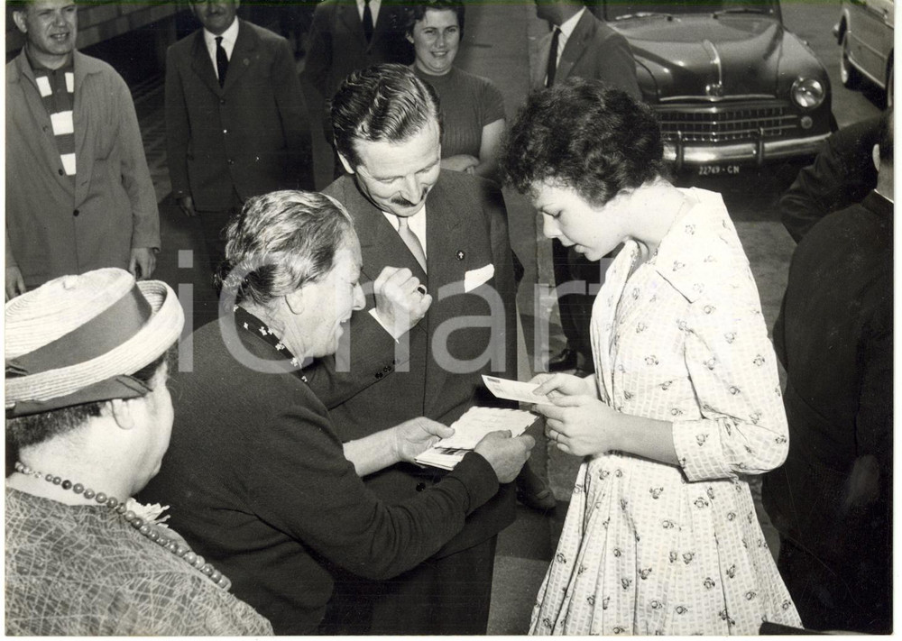 1959 TORINO - Maria Beatrice di Savoia riceve lettere da anziani monarchici