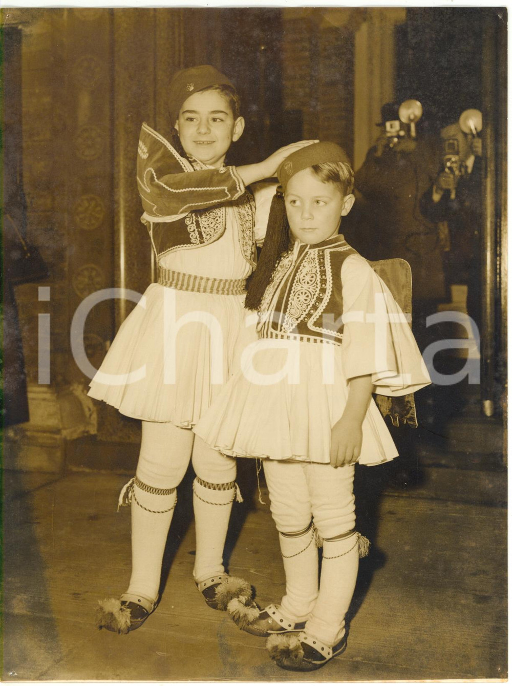 1957 LONDON Bayswater - St. Sophia's Cathedral - Pageboys with EVZONES uniform 