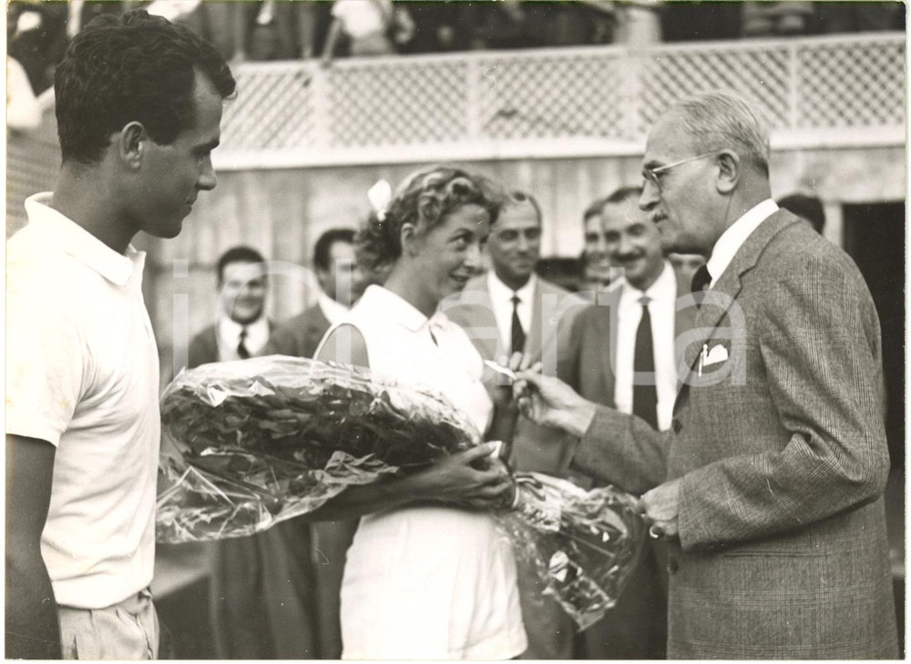 1955 ROMA Campionati italiani TENNIS - Premiazione Giorgio FACHINI Lea PERICOLI 