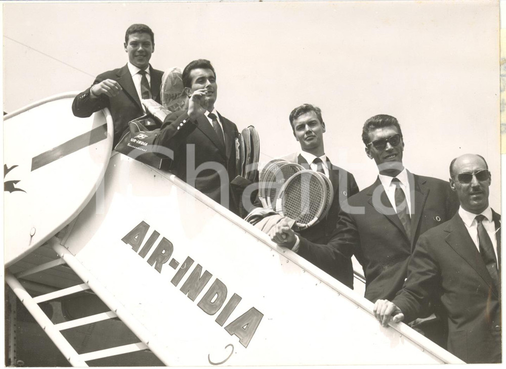 1956 ROMA TENNIS Squadra italiana in partenza per Varsavia su aereo AIR-INDIA