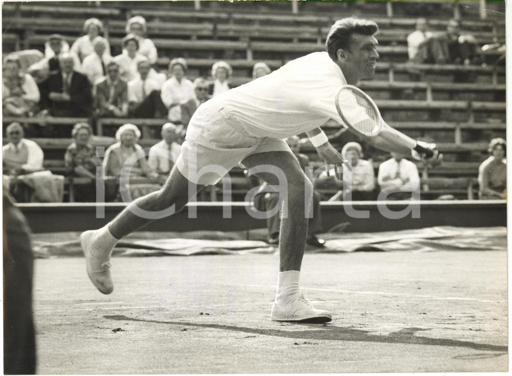 1960 LONDON WIMBLEDON Davis Cup - Orlando SIROLA plays semi-final vs Mike DAVIES