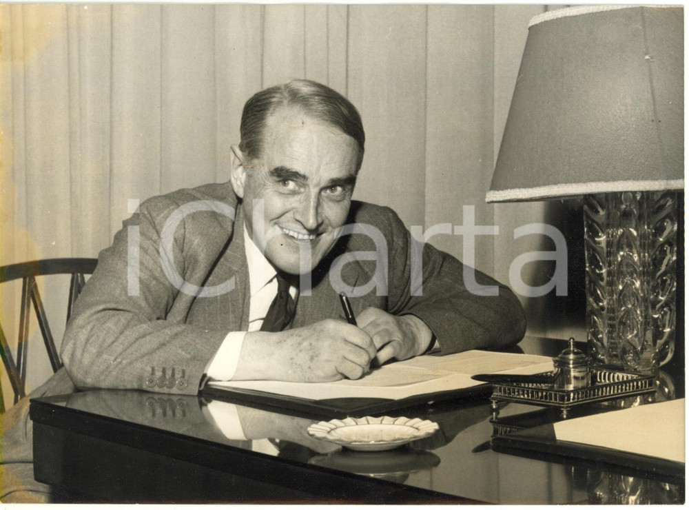 1956 MILANO - Bruce MARSHALL visita sede dell'Ordine Nazione Autori e Scrittori