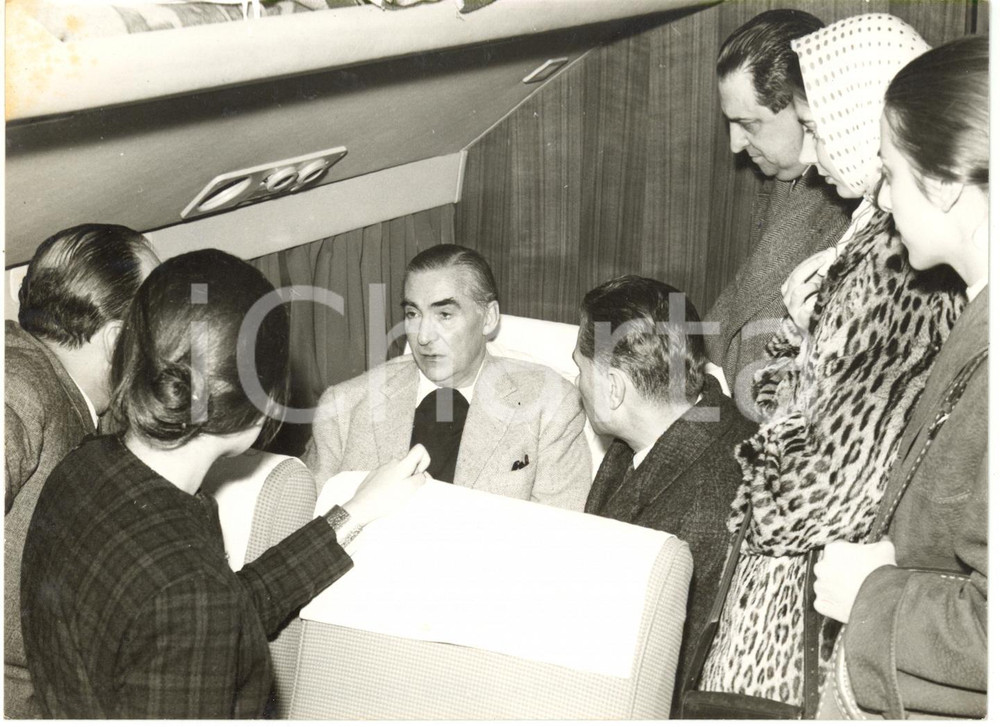 1957 MILANO - Scrittore Curzio MALAPARTE in viaggio per Roma *Foto 18x13