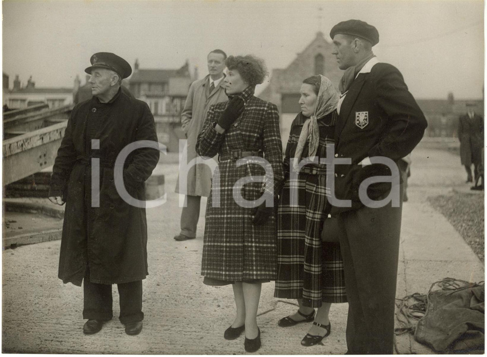 1954 WALMER - Channel swimmer Ted MAY lost at sea - His family waiting for news