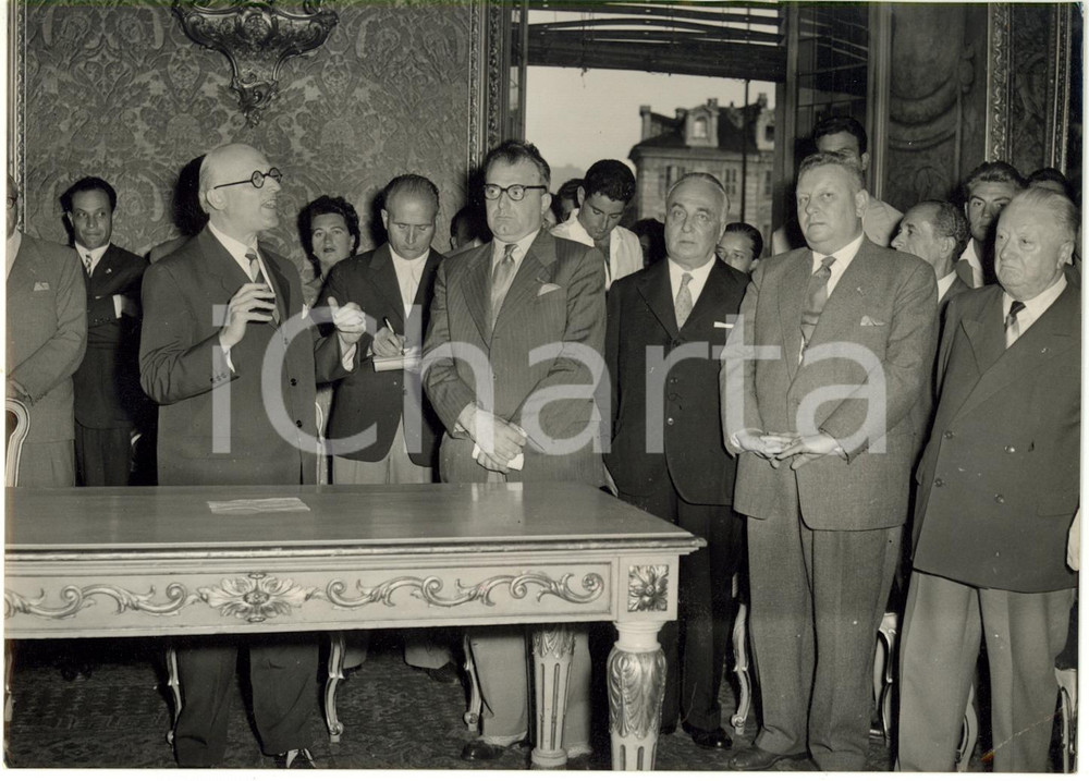 1954 TORINO Campionati Europei NUOTO - Amedeo PEYRON riceve atleti sovietici (2)
