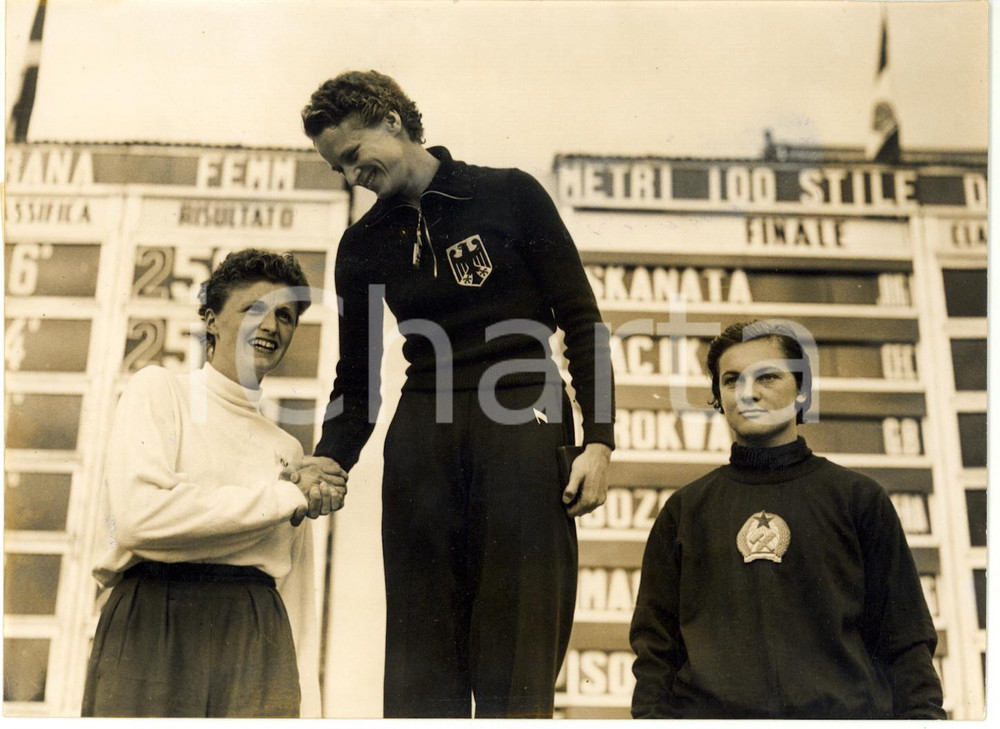 1954 TORINO Europei NUOTO - Jytte HANSEN Ursula HAPPE Klára KILLERMANN sul podio
