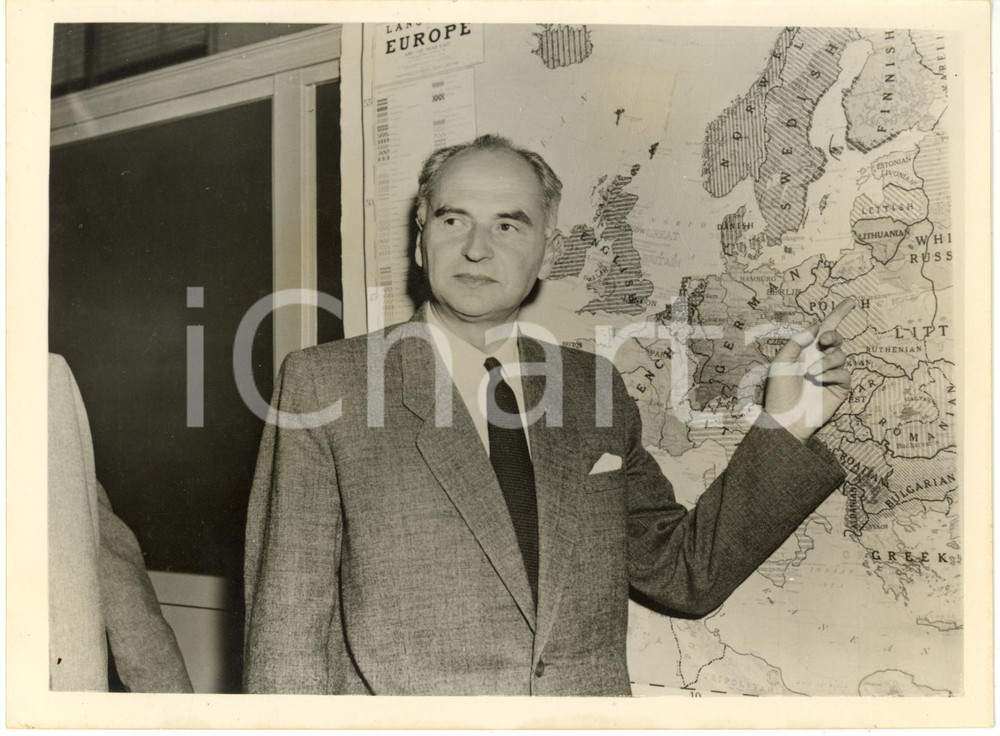 1953 NEW YORK Radio Free Europe - Marek KOROWICZ asks for asylum in USA *Photo