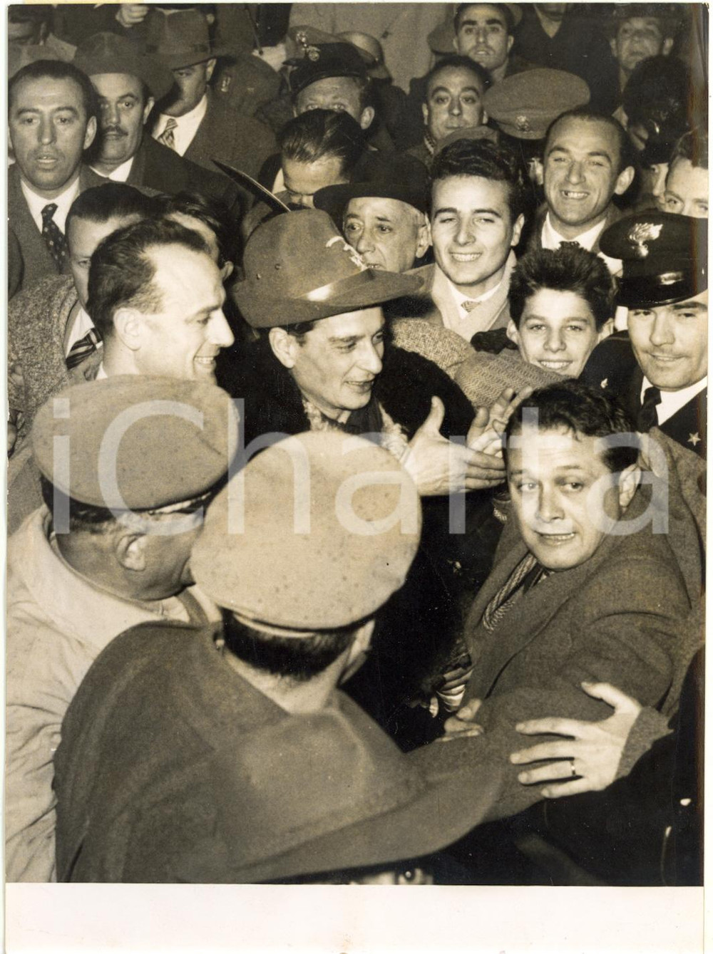 1954 BRESCIA Stazione - Folla accoglie Enzo BOLETTI ex-prigioniero in URSS *Foto