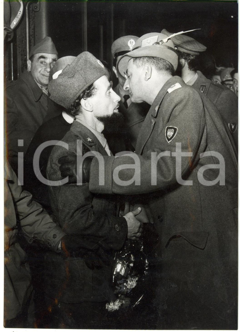 1954 TARVISIO Comandante brigata JULIA Gino BERNARDINI saluta padre Davide BREVI