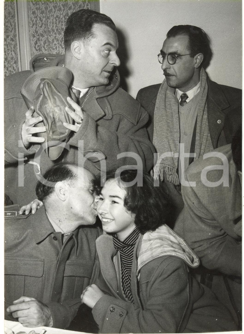 1954 TARVISIO (UD) - Giuseppe ZIGIOTTI ex-prigioniero in URSS bacia la figlia 