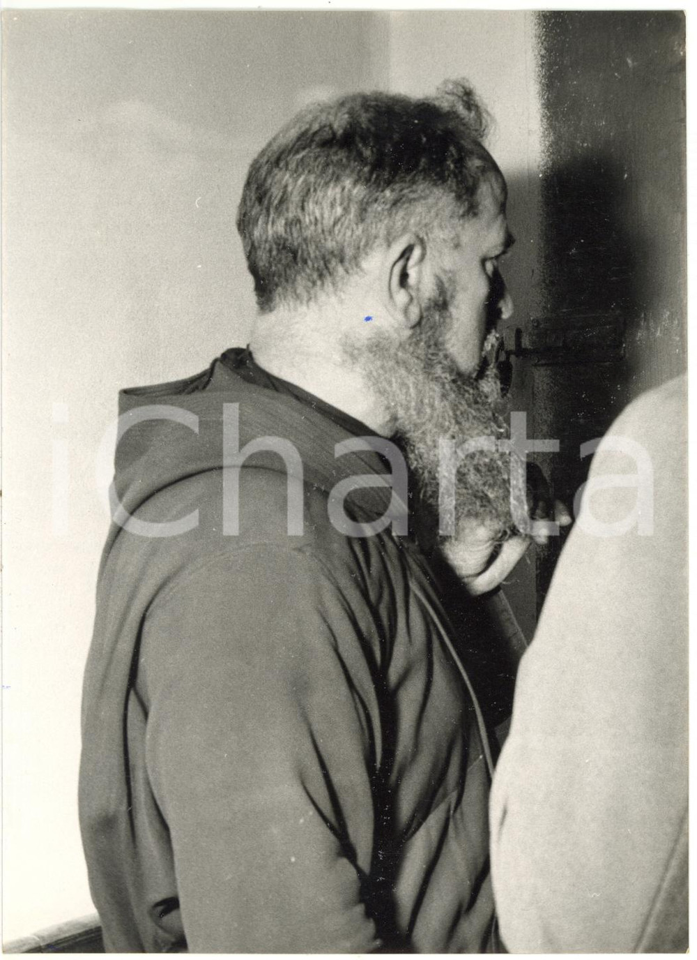 1957 CERRO MAGGIORE Consegna salma Benito MUSSOLINI Padre superiore del convento