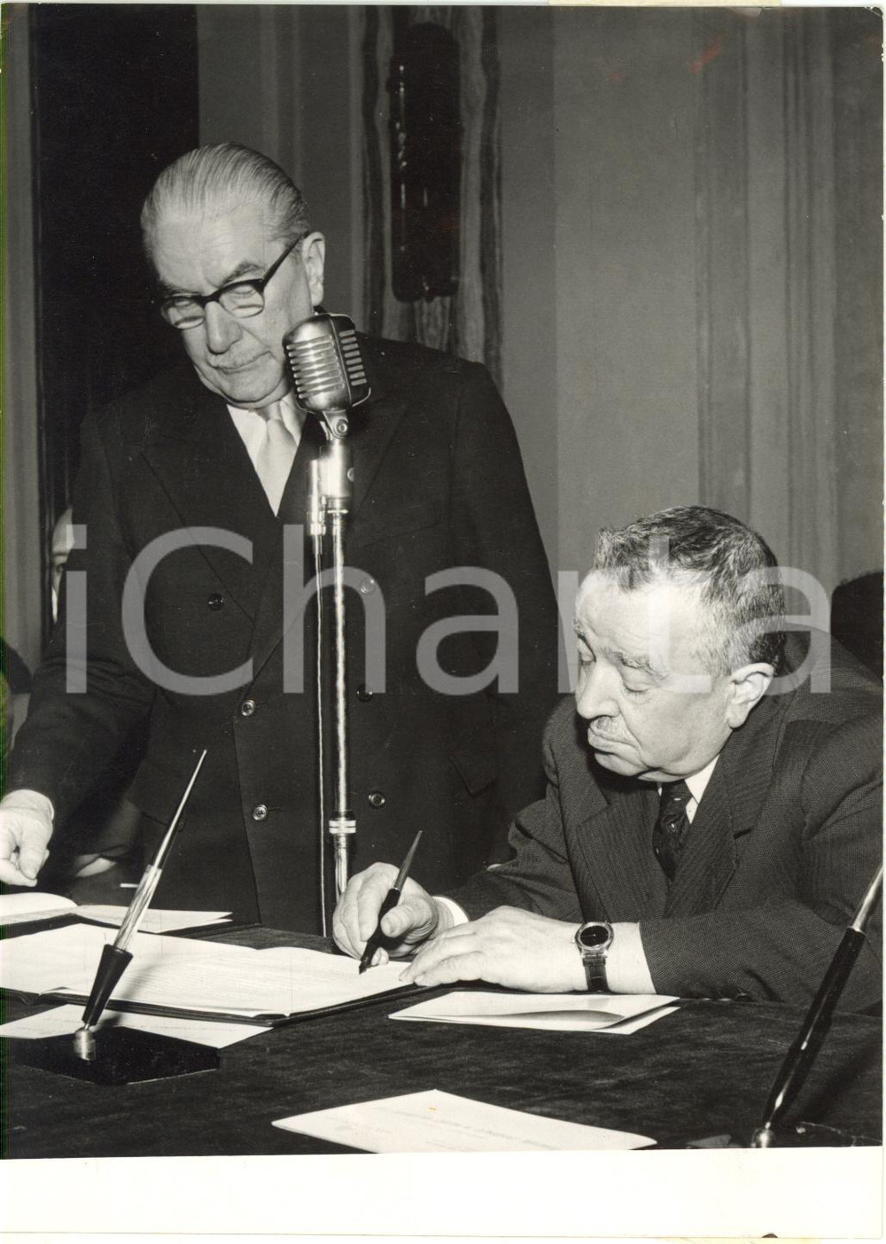 1957 MILANO Palazzo Marino - Sindaco Virgilio FERRARI e Ministro Giuseppe ROMITA