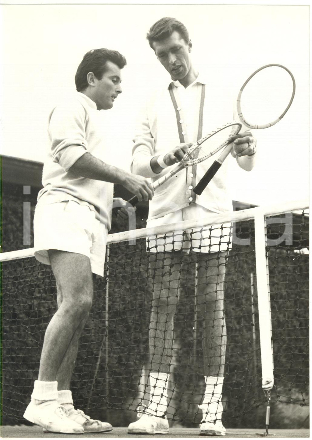 1955 ca ITALIA TENNIS - Giuseppe MERLO e Orlando SIROLA preparano racchette