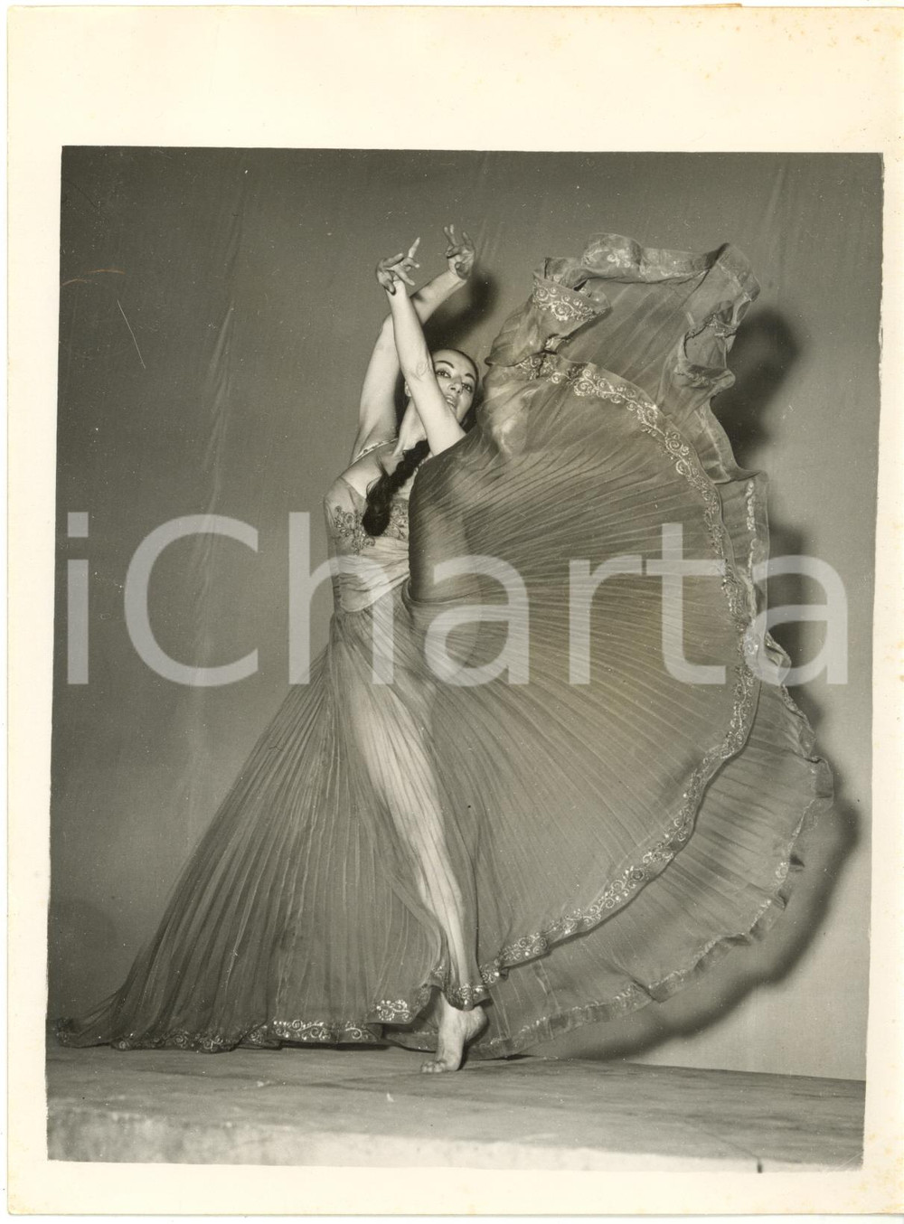 1953 LONDON Princess Theatre - Marika RIVERA performing the "Andalusia Dance"