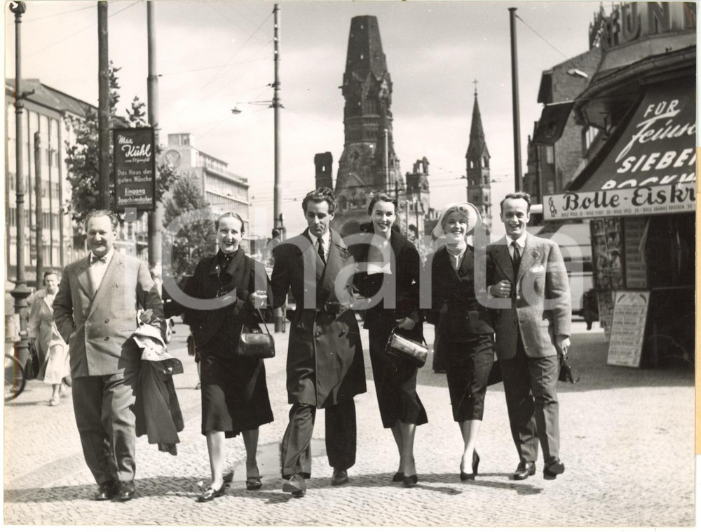 1953 BERLIN Breitscheidtplatz - Dancers of the Royal Swedish Ballet *Photo 20x15