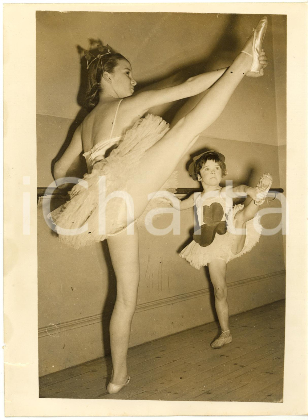 1954 LONDON Vacani's Ballet School - Ballerinas Joanna MARDAUNT and Janet SMITH