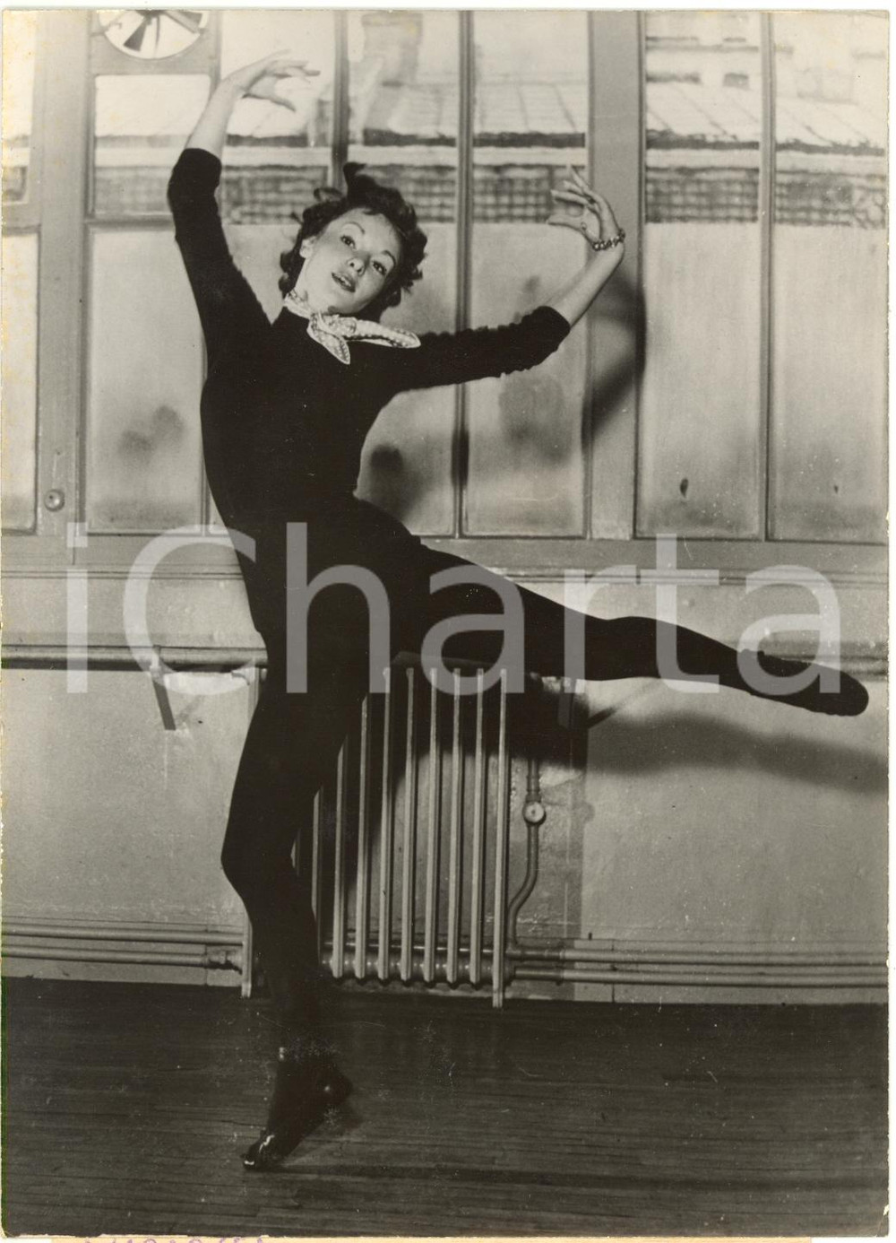 1954 CINEMA "French Cancan" - Françoise ARNOUL apprend quelques pas de danse