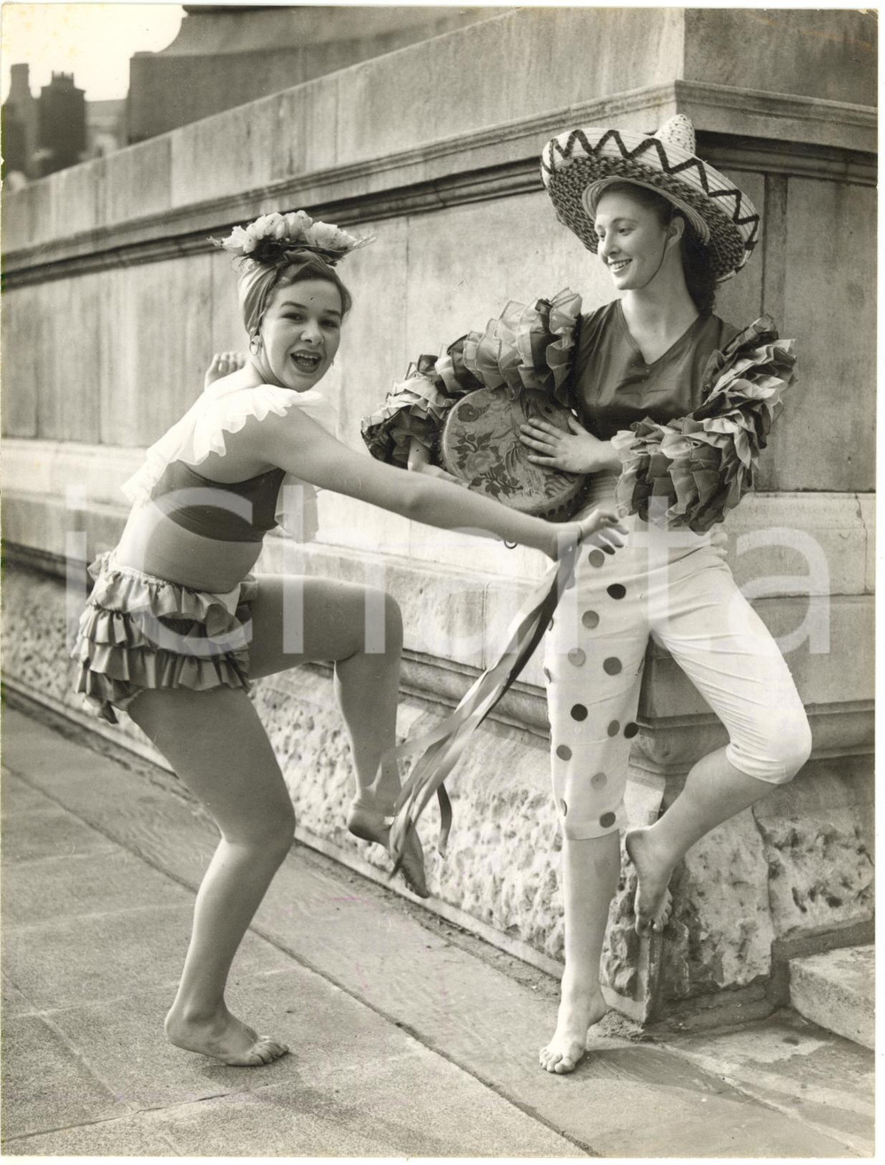 1954 LONDON - Maureen VICKERS and Ursula WILSON at the Fiesta of World Song 