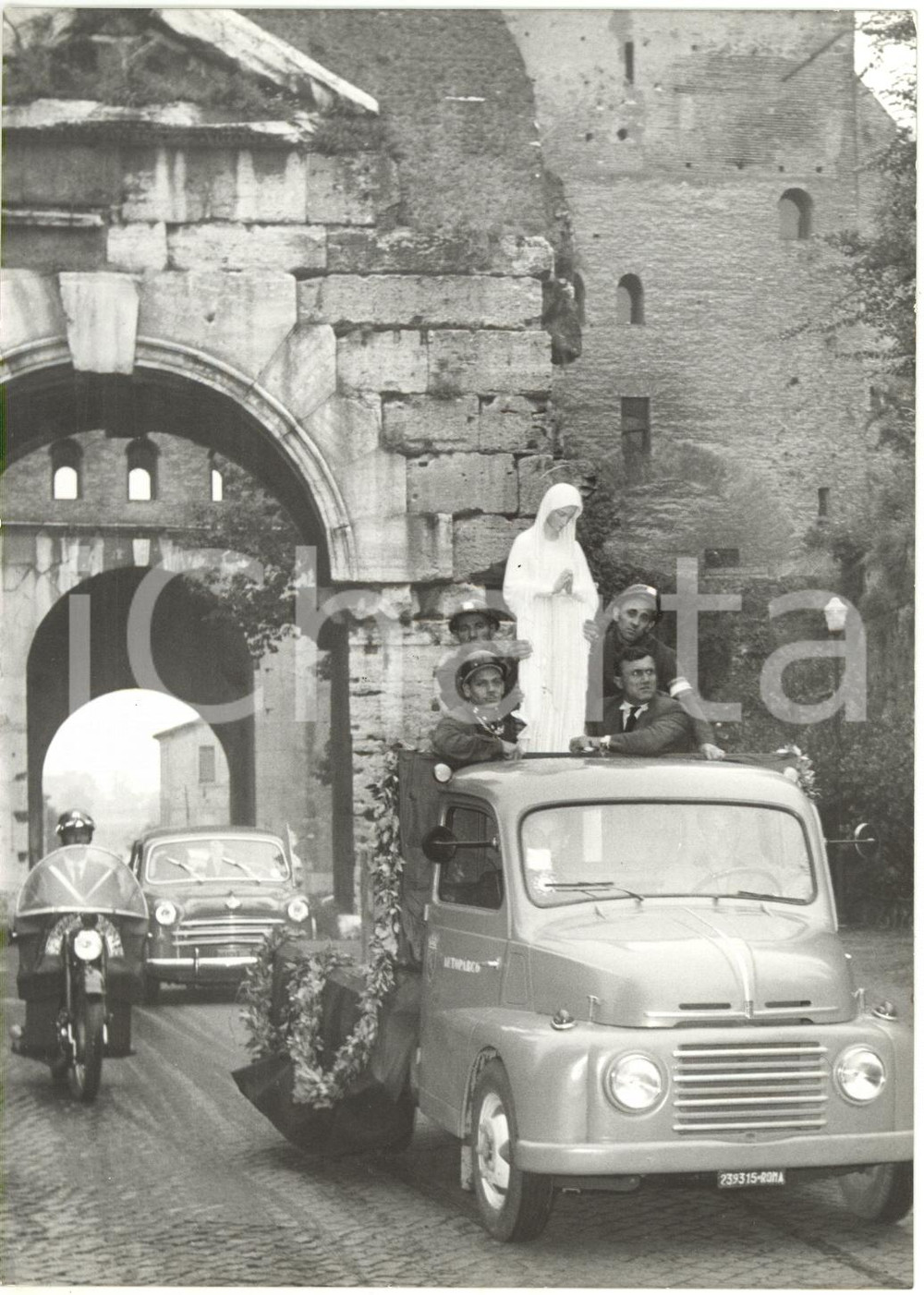 1955 ca AREA ROMANA - Trasporto di una statua della Madonna *Foto VINTAGE 13x18