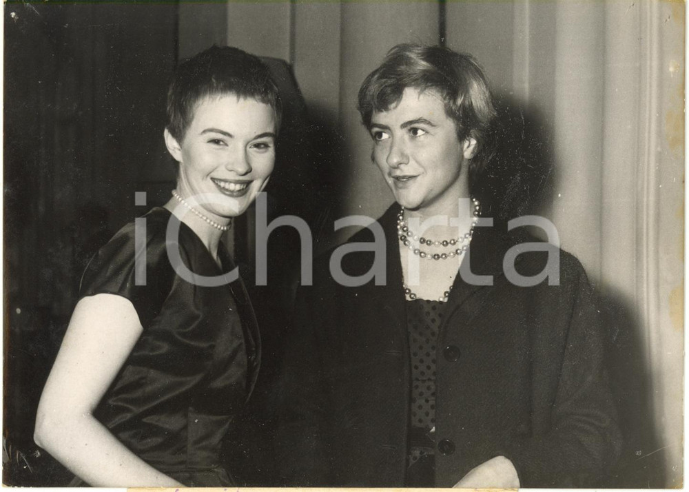 1957 PARIS - Attrice Jean SEBERG con la scrittrice Françoise SAGAN *Foto 18x13