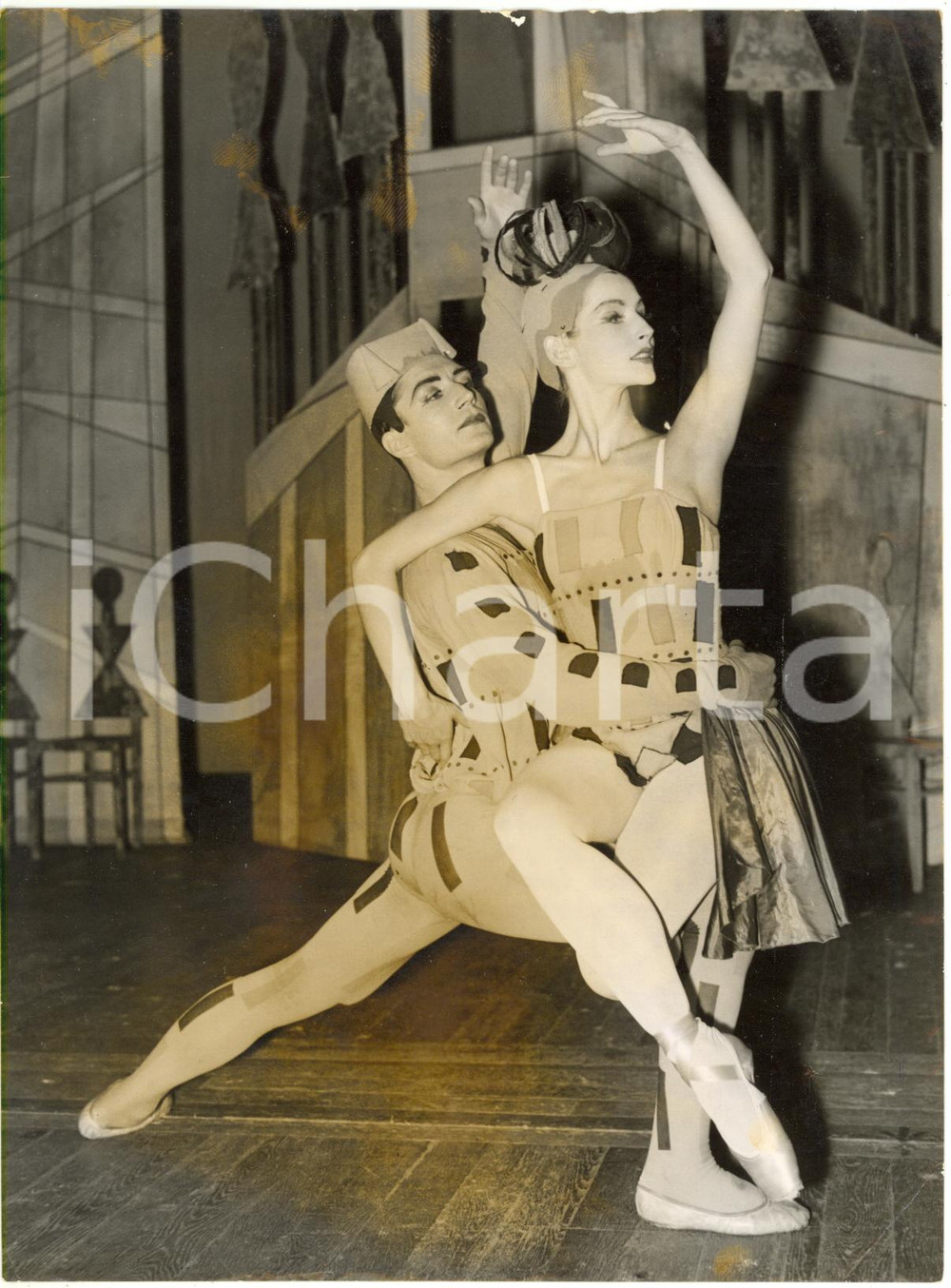 1958 LONDON Royal Opera House - Anya LINDEN and David BLAIR during the rehearsal