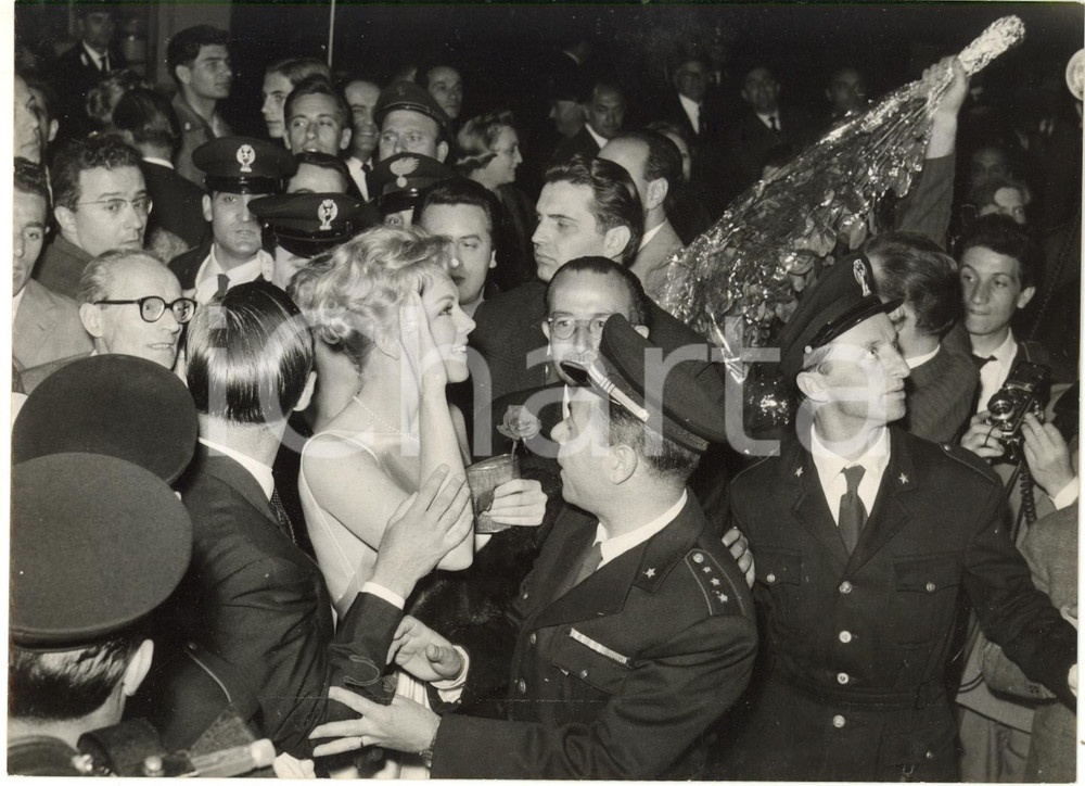 1959 MILANO Stazione Centrale - Arrivo dell'attrice Kim NOVAK *Foto 18x13 cm