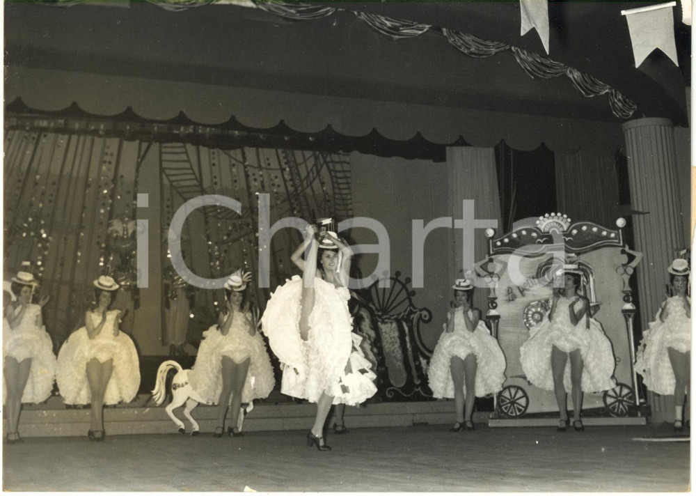 1963 PARIS Moulin Rouge - Répétition du French-Cancan *Photo VINTAGE 21x15 cm 