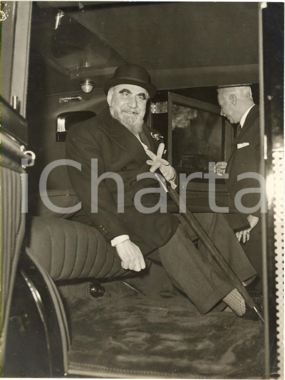 1958 LONDON Berkeley Square - Nubar GULBENKIAN nel suo lussuoso taxi privato