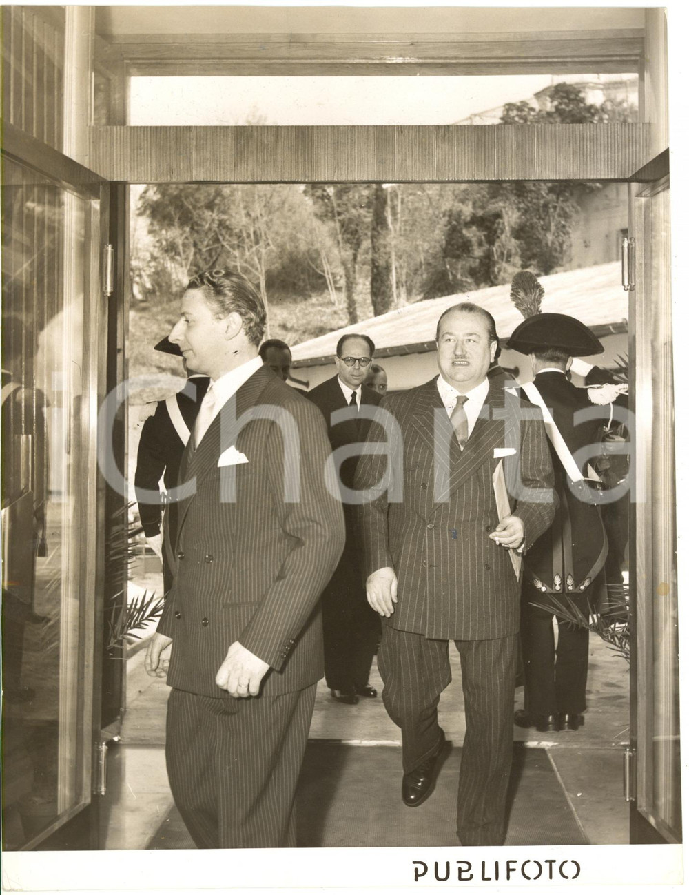 1953 PORTOFINO Cristiano RIDOMI *Inaugurazione nuovo trasmettitore RAI GE 1  Fotografia d'epoca con didascalia coeva al verso.   CONDIZIONI: POOR (varie ondulature ai margini; lievi macchie e tracce di inchiostro; margini rifilati da mano ignorante) FORMATO: 18x24 cm      originale e autentica 1