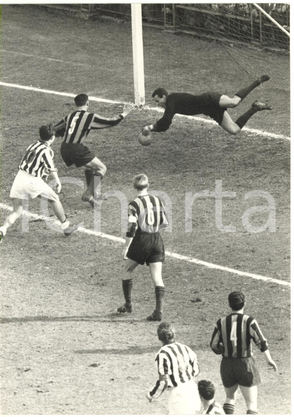 1958 MILANO CALCIO Stadio San Siro INTER vs JUVENTUS - Parata di Giorgio GHEZZI