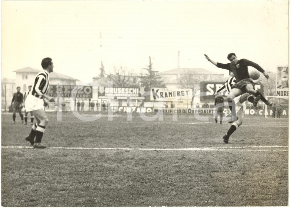 1959 UDINE CALCIO Stadio Moretti - Partita UDINESE vs GENOA - Azione di gioco
