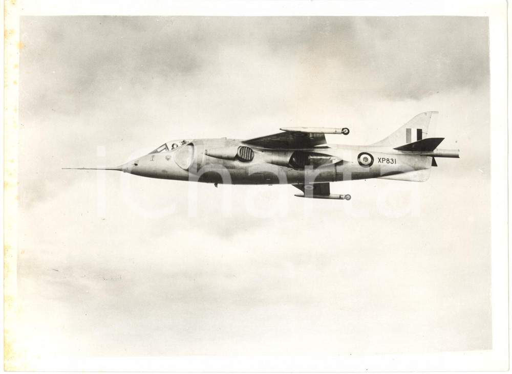1961 ENGLAND - HAWKER P.1127 first vertical take-off jet fighter-bomber *Photo