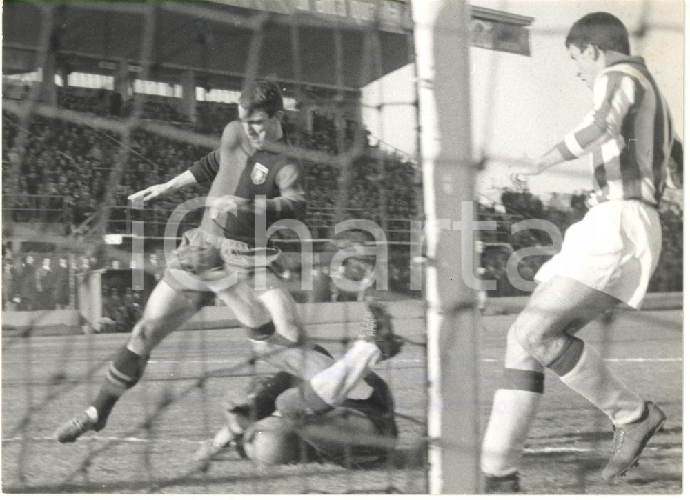 1962 MONZA CALCIO - SIMMENTHAL MONZA vs GENOA 0-2 - Parata di Vincenzo RIGAMONTI