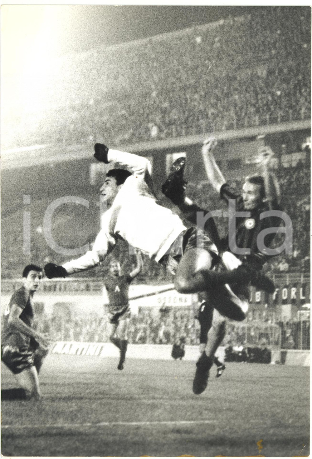 1967 CALCIO Coppa delle Coppe - MILAN vs LEVSKI SOFIA 5-1 Azione di Kurt HAMRIN