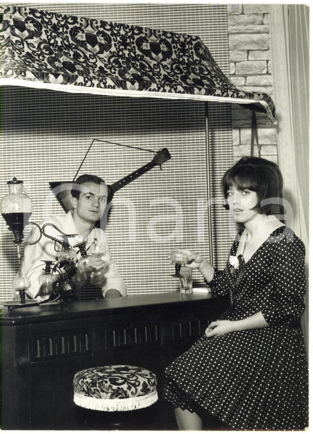 1965 ca MONZA Sandro MAZZOLA e la moglie Gabriella GALANTE nella loro abitazione