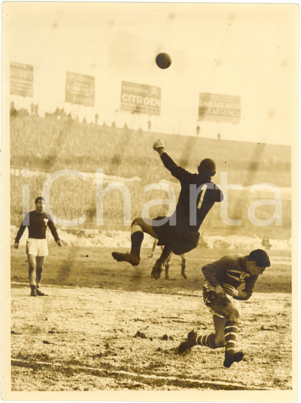 1955 ca ITALIA CALCIO - SAMPDORIA vs TORINO - Respinta di Vincenzo RIGAMONTI