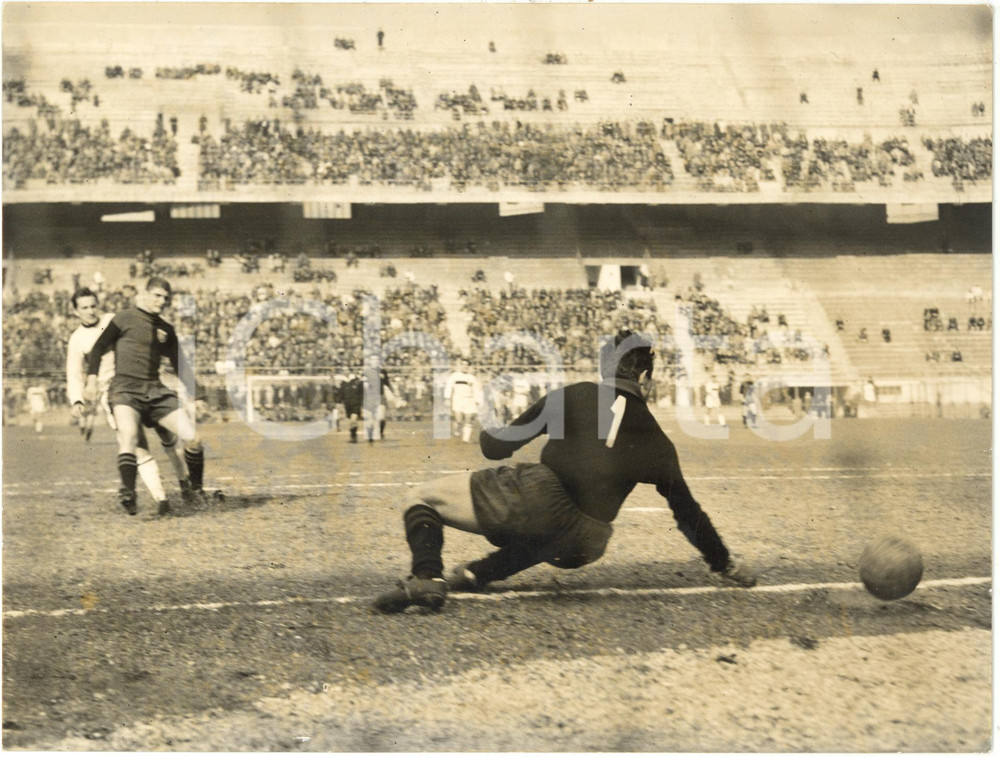 1960 ca MILANO Stadio San Siro - MILAN vs GENOA - Rete di Gastone BEAN *Foto