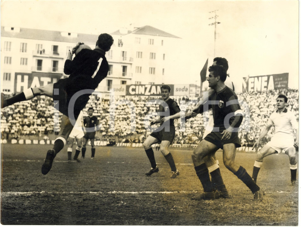 1955 ca CALCIO - GENOA vs TORINO - Vincenzo RIGAMONTI para tiro di Julio ABBADIE