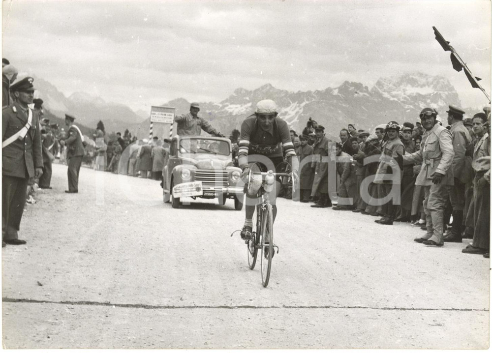 1954 CICLISMO GIRO D'ITALIA - Primo VOLPI sul Passo di Falzarego *Foto 18x13 cm